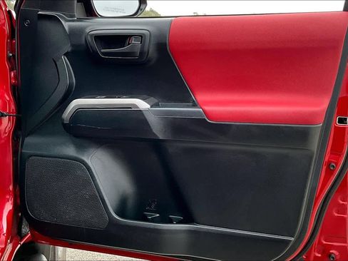 Used 2017 Toyota Tacoma SR5 image 23