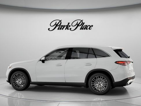 Used 2026 Mercedes-Benz GLC 300 image 11