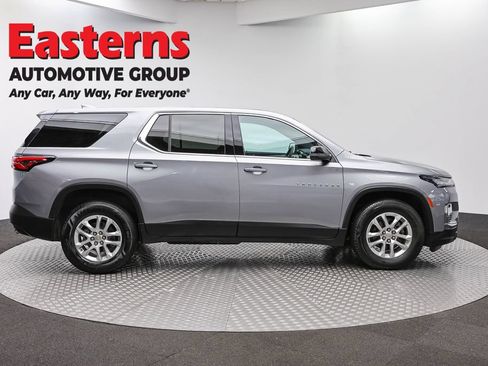 Used 2023 Chevrolet Traverse LS FWD image 4