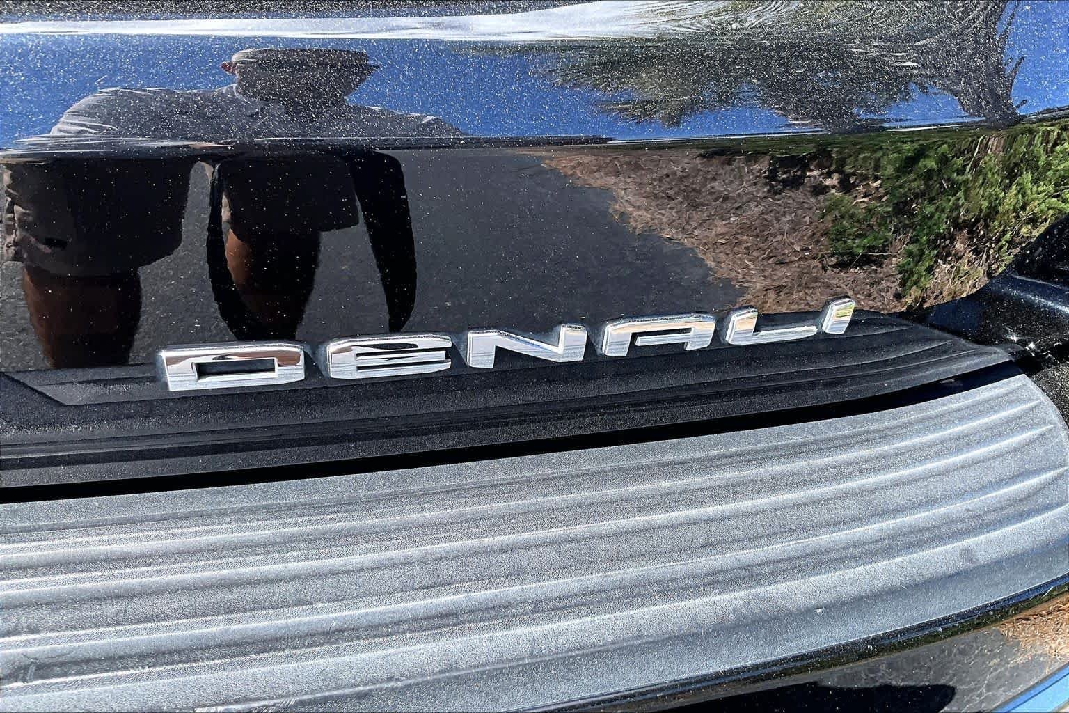 Used 2022 GMC Yukon Denali AWD/4WD image 16