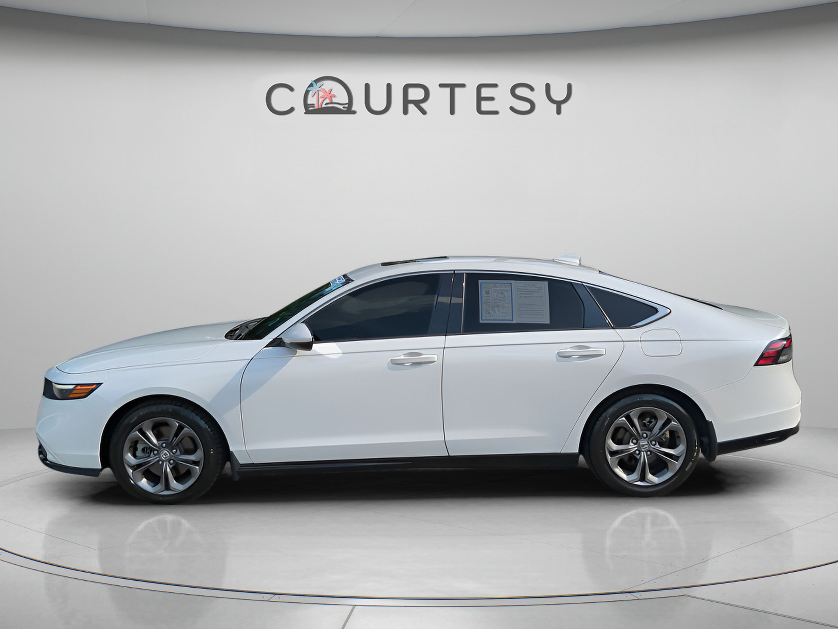 Used 2023 Honda Accord EX-L image 4