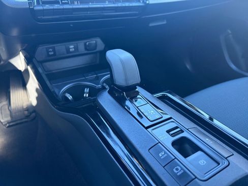 Used 2025 Toyota Prius LE image 39