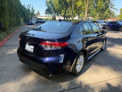 Used 2025 Toyota Corolla LE w/ LE Premium Package FWD image 4