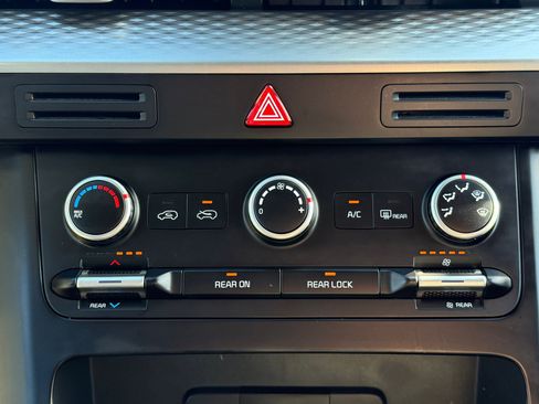 Used 2024 Kia Carnival LX image 26