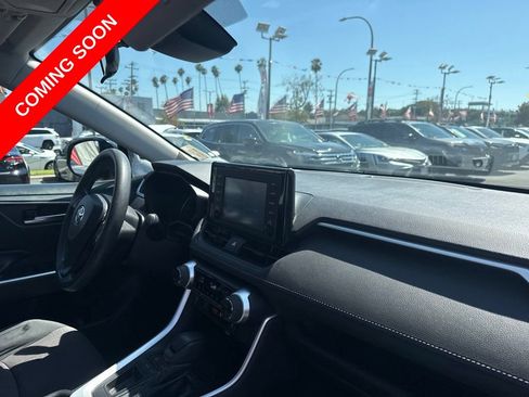 Used 2019 Toyota RAV4 XLE w/ Convenience Package FWD image 18