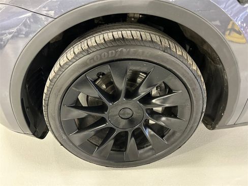Used 2023 Tesla Model Y Long Range image 8
