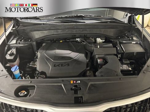 Used 2024 Kia Telluride EX w/ EX Captain's Chair Package AWD/4WD image 9