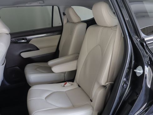 Used 2021 Toyota Highlander Limited image 11