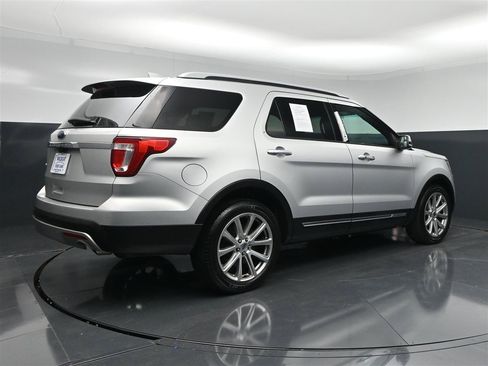 Used 2017 Ford Explorer Limited FWD image 6