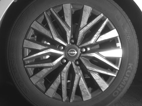 Used 2025 Nissan Altima 2.5 SV FWD image 12