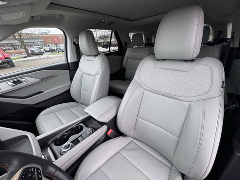 Used 2025 Ford Explorer Active w/ Active Comfort Package image 19