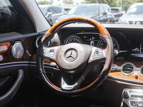 Used 2017 Mercedes-Benz E 300 image 19