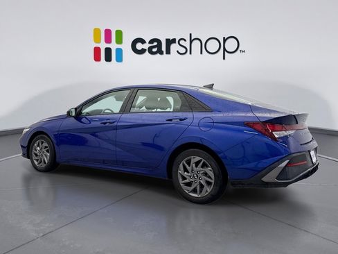 Used 2024 Hyundai Elantra SEL image 3