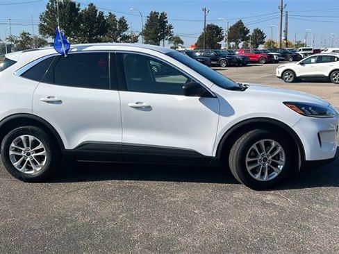 Certified 2022 Ford Escape SE w/ Cold Weather Package image 3