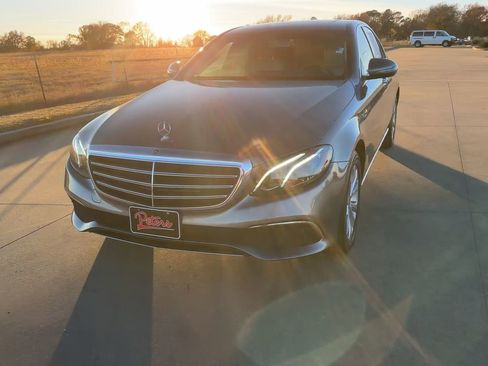 Used 2018 Mercedes-Benz E 300 4MATIC image 4