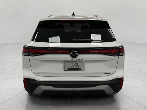 New 2025 Volkswagen Tiguan SE image 4