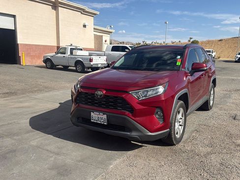 Used 2019 Toyota RAV4 XLE w/ Carpet Mat Package AWD/4WD image 2