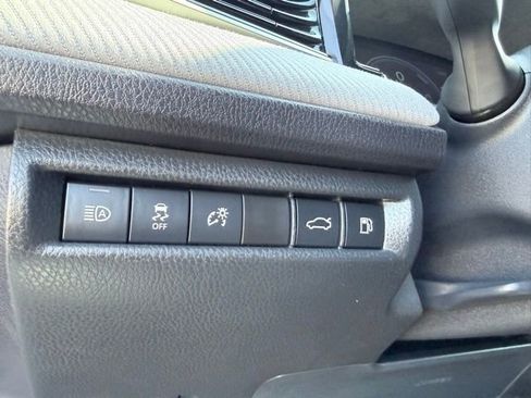 Used 2025 Toyota Camry SE w/ Convenience Package image 13