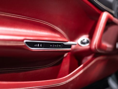 Used 2018 Ferrari GTC4Lusso image 27