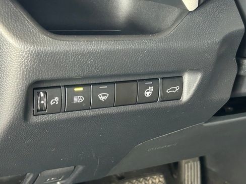 Used 2020 Toyota RAV4 XLE Premium image 44