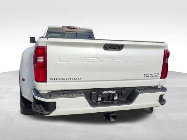 Used 2024 Chevrolet Silverado 3500 High Country w/ Technology Package AWD/4WD image 6