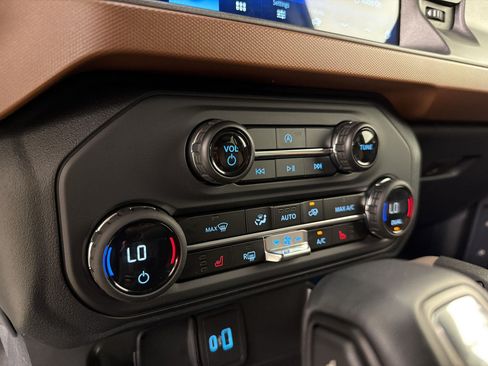 Used 2024 Ford Bronco Outer Banks AWD/4WD image 18