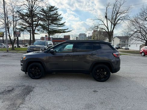 Used 2019 Jeep Compass Latitude FWD image 4