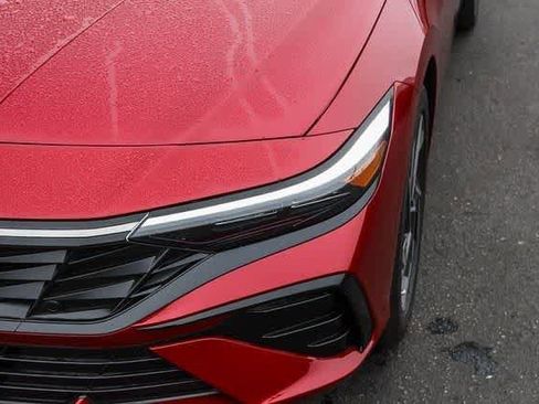 Certified 2025 Hyundai Elantra SEL FWD image 10
