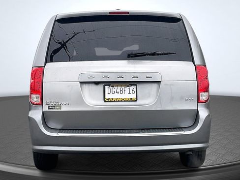 Used 2020 Dodge Grand Caravan SXT image 4