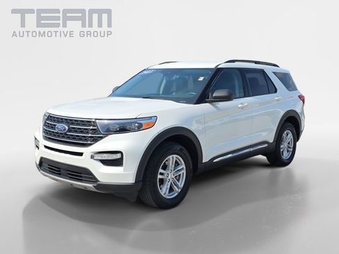 Used 2023 Ford Explorer XLT w/ Equipment Group 202A image 3