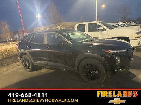 Used 2025 Chevrolet Trax ACTIV w/ Sunroof Package image 4