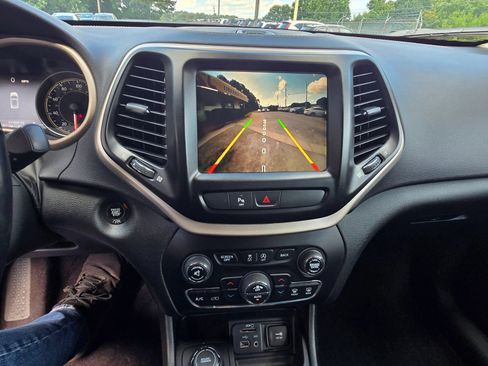 Used 2018 Jeep Cherokee Limited AWD/4WD image 7