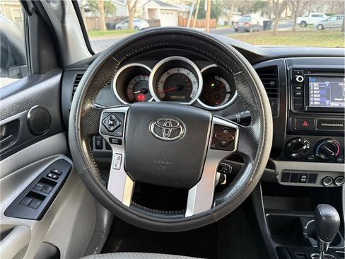 Used 2015 Toyota Tacoma Pickup 4D 5 ft image 9