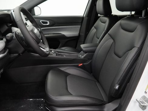 New 2026 Jeep Compass Latitude image 15