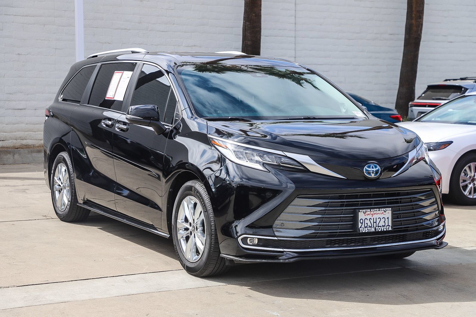 Certified 2023 Toyota Sienna Limited AWD/4WD image 3