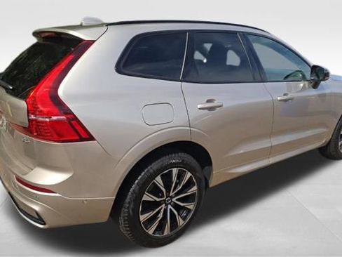 Used 2025 Volvo XC60 B5 Plus AWD/4WD image 4
