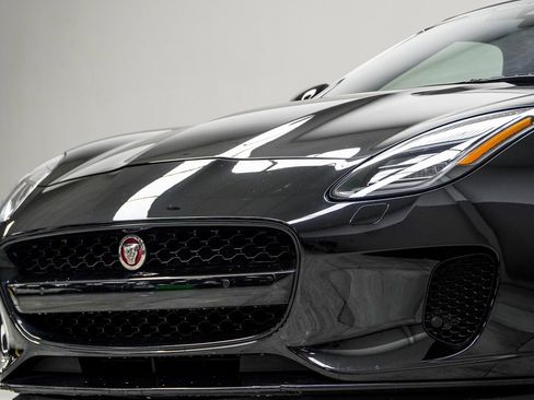 Used 2019 Jaguar F-TYPE P300 image 6
