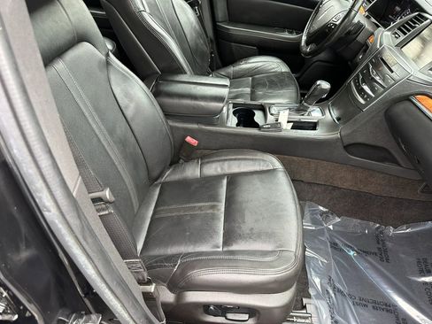 Used 2015 Lincoln MKS FWD image 17