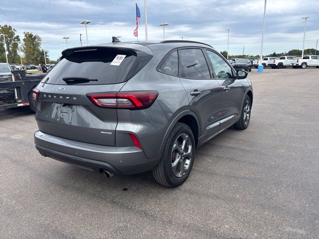 Used 2023 Ford Escape ST-Line w/ Tech Pack #1 AWD/4WD image 5