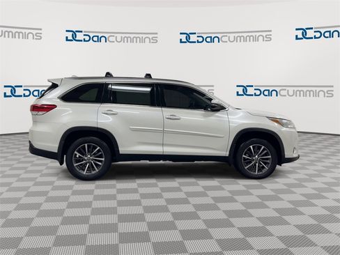 Used 2019 Toyota Highlander XLE image 9