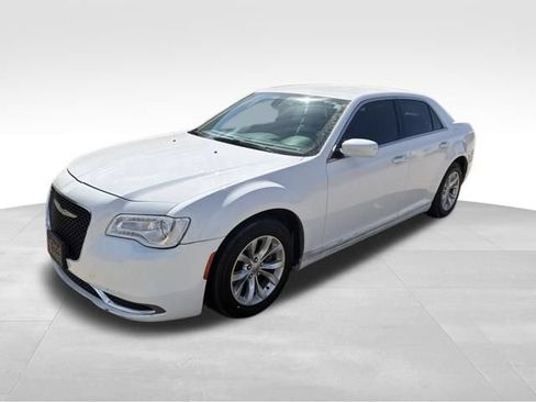 Used 2016 Chrysler 300 Limited RWD image 8