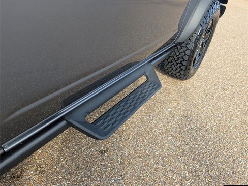 Used 2024 Ford Bronco Black Diamond image 10