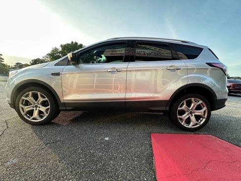Used 2018 Ford Escape Titanium image 8