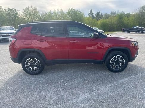 Used 2025 Jeep Compass Trailhawk AWD/4WD image 7
