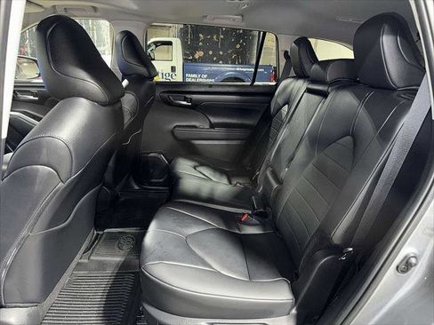 Certified 2026 Toyota Highlander XLE AWD/4WD image 17