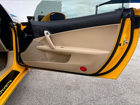 Used 2005 Chevrolet Corvette Coupe w/ Preferred Equipment Group RWD image 19