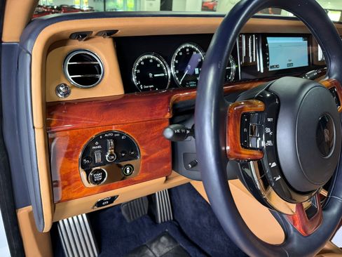 Used 2018 Rolls-Royce Phantom Extended Wheelbase image 35