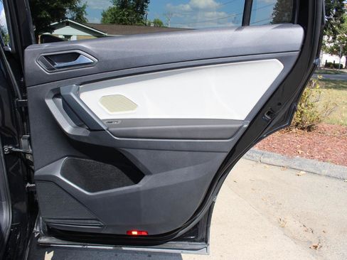 Used 2019 Volkswagen Tiguan SE w/ Panoramic Sunroof Package AWD/4WD image 36