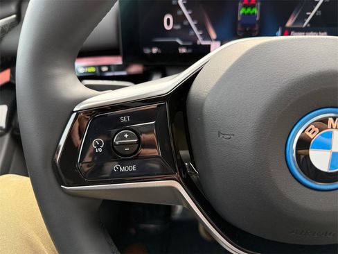 Certified 2025 BMW i5 xDrive40 w/ Premium Package image 31