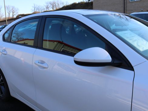 Used 2023 Kia Forte LXS image 11